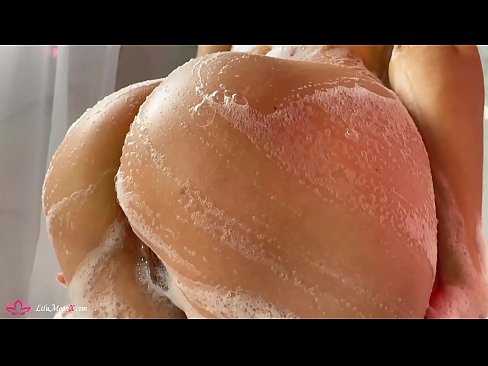 ❤️ Brunette dushda kuchli orgazm uchun vibrator bilan mushukni onanizm qiladi Super seks uz.hentai-for.ru
