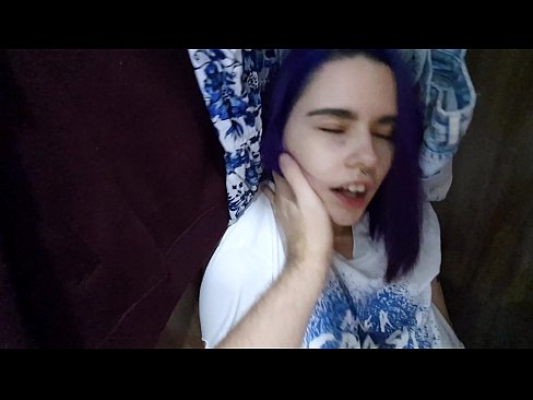 ❤️ Shkafda mening singlimni topib, unga yordam berdi Super seks uz.hentai-for.ru