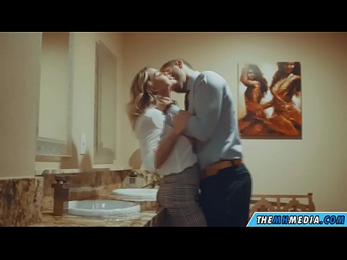 ❤️ Ko'krakli sarg'ish sizni jamoat hojatxonasida yo'ldan ozdirganda Super seks uz.hentai-for.ru